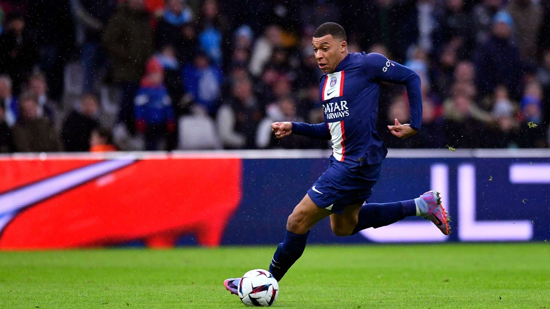 她依然保持 她依然保持